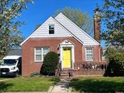 JUst updayed, New floor, new windows, Quiet street, Great Neck South School