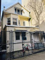 3 Story Great Investment Opportunity, Rent roll. R6 Also good for builders. All Investors Welcome. Many possibilities to explore.