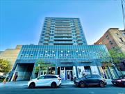 Luxury apartment in downtown Flushing, high-rise view, two bedrooms and two bathrooms, the building was built in 2021, high-quality decoration, washing machine and dryer in the unit, complete supporting facilities, and a garage parking space of $68, 000, must see! ! ! !