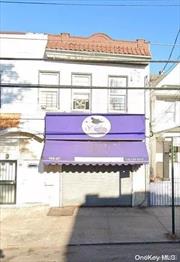 Store front with 4 units for sale., Additional information: Rental Income:Y