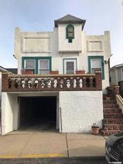 West End Long Beach: Calling All investors: Legal 2 Offering 5brs, 2bths, garage, patio in back, deck w/bayviews. Downstairs updated 2012 & upstairs 2022. Also for rent-roll $3450 lease expires Sept 2025/Downstairs 2200 lease expires May 25- Flood insurance 1835. Landlord pays all utils., Additional information: Appearance:excellent, Interior Features:Lr/Dr, Separate Hotwater Heater:yes