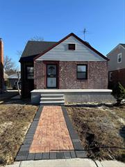 FULLY RENOVATED SINGLE FAMILY LOCATED IN QUITE BLOCK. BRAND NEW KITCHEN, BATHROOMS AND BEDROOMS WITH NEW FLOOR.