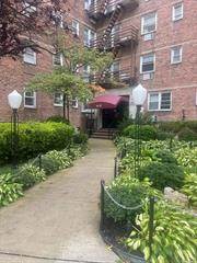 Welcome to your new home in the heart of Forest Hills! This bright 1-bedroom offers modern living with a touch of elegance. Conveniently located near shopping, dining, and public transportation, this co-op is perfect for those seeking comfort and convenience.