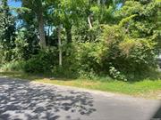 1/3 acre vacant residential land for sale on developed quiet low traffic side street. Walking distance to bayfront park, short drive to ocean beaches, marinas, campgrounds, shopping centers, and LIRR.