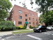 Beautiful , top floor, 2 bedroom unit in Jeffrey Garden Co-op. Newly painted, hardwood flooring, IGP, Great community, Live in Supers, well Maintained, Close to all, sSonsor unit, No application, No interviews, No minimum income requirement. Can finance, Children can buy for parent. Super Easy to purchase, buyer to pay transfer tax and Sponsor attorney fee.