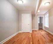 beautiful large 3 bedrooms apartment, hard wood floors lots of natural lights 1. 5 bath near public transpiration By hunts point area , close to shopping