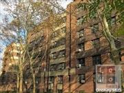 LOVELY FIRST FLOOR 1BR LOCATED AROUND A PRIVATE / QUIET GARDEN COURTYARD, HI-CEILINGS (9FT), FIRST FLOOR APT, GYM, 24 HR. SECURITY, COMMUNITY RM, BICYCLE STORAGE, PETS ALLOWED W BOARD APPROVAL, LIVE IN SUPER, LAUNDRY RM, PARKING GARAGE ACROSS THE STREET