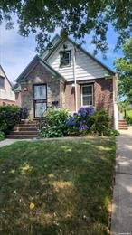 Mother-daughter house in Bayside, 4 bedrooms and 2.5 bathrooms, finished Bsmt w/Ose, house can be vacant, close to school and transportation, convenience to all, must see., Additional information: Appearance:Good
