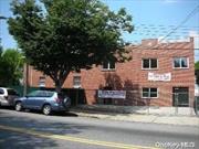 Beautiful building located in the Heart of Whitestone. Directly beside the Highway (i678). Very close to a Shopping Center which includes Banks, Supermarket, many restaurants, and more!