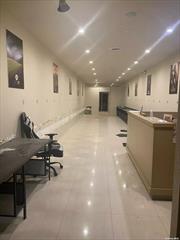 renovated rectangle space / independent bathroom inside / independent entrance/ Easy to park, Next Flushing big parking lot Previous internet cafe businesses there welcome similar business or others