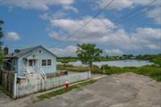 Waterfront cottage on cul-de-sac on Motts Creek. Property is comprised of lot #&rsquo;s 108, 109, 113., Additional information: Appearance:Cute, Separate Hotwater Heater:Gas