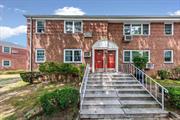 This fully renovated open floor plan corner upper unit is drenched with sunshine and fresh air. It features granite countertops, a new kitchen, an updated bathroom, and hardwood floors. Move right in!