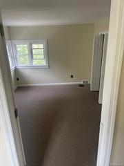 Beautiful one bedroom in Nyack, NY. Landlord pays all utilities EXCEPT electric. NO Smoking, no pets. Landlord will require tenant to pay a 1-month rental fee at lease signing to be split 50/50 between listing and tenant&rsquo;s agents. Located near public transportation, short drive to Tarrytown train station, only 35 min. drive to Manhattan.