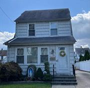 Lovely 1 bedroom 1 bath on 2nd floor and walk up attic for storage in a private home located in the heart of Williston Park. Convenient to LIRR, shopping, parks, town pool, restaurants and places of worship.