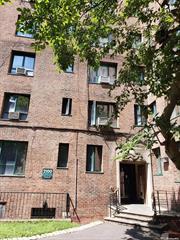 Beautiful two bedrooms apartment for sale in the desirable area of The North side of the Parkchester Condominium. Near shopping Center. Close to transportation. and amenities. Must see it, call Lister for a tour..