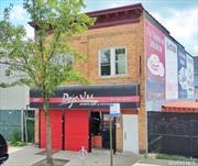 297 Port Richmond Ave A 3000 Sq Ft mixed-use building with two separate streams of income. This investment property features a large 3-bedroom apartment above a commercial restaurant space presenting a fantastic investment opportunity., Building Size:25&rsquo; X 60&rsquo;