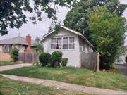 Bungalow with 3 bedrooms and 1 bathroom, living room, Eik, full unfinished basement with separated entrance, backyard close to parks, Schools, Transportation, and stores, Tenant occupied, House can be delivered Vacant or with Tenants, Additional information: Appearance:GOOD