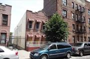 4 Family in the heart of Bronx, Fully finished basement, walk to Subway station, Bus store, supermarket .