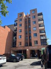 Spacious 2-bedroom unit with a balcony, located in an elevator building in the heart of Flushing downtown. Close to bus stops, the Long Island Rail Road station, shops, offices, and more. Low maintenance-ideal for investment or personal use.  must-see., Additional information: Interior Features:Lr/Dr