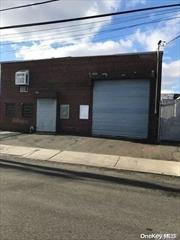 Commercial space for sale. Being used as a warehouse. Has an office and 2 bathrooms. High ceilings, parking and in good condition. Great location and close to all amenities.