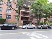 Well maintained building, maintenance fee include all, except elect. In downtown Flushing , close to all. walking distance to #7 Train, LIRR, buses, shops, supermarket, banks, post office, Queens botanical Garden.