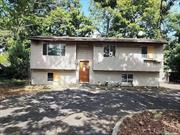 Hi Ranch with 9 rooms 5 beds and 2 bath located in Islip schools. Close to shopping, transportation and major roadways