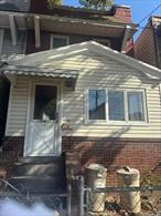 Excellent Single Family House in Woodhaven, featuring 6 Bedrooms, 2 Full Bathrooms Living/Dining, KItchen and a Full Finished walkout Basement.