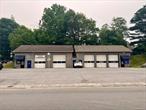 Prime Automotive Repair Shop for Lease. Located in High Traffic, Great Visiblity Location of Middletown !! 1500 SQFt 3 Bays. 2 Offices , Bathroom. Lifts.  Storage. Lots of Parking. Great for an Auto Detailing Business !! Auto Tinting. Motorcycle And Or ATV Repair. Lawn Mower / Snow Blower Servicing And Repair. ETC. Must See.