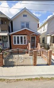 beautiful 1 family in the heart of Richmond hill. Fully renovated .