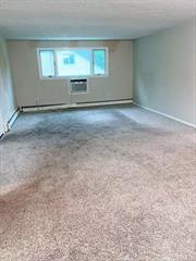 Beautifull 2 Bedroom Apartment on 2nd floor, walk into the Livingroom, Kitchen 2 nice size bedroom & full bathroom, Income & Credit Check Required