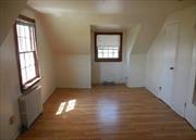 Nice 1 Bedroom Apartment on the 2nd Floor. Ready to move in. Mint Condition, Approx 750sqft living space.