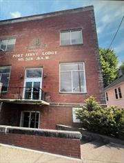 Great opportunity to rent office space in renaissance Port Jervis at Great Discount prices. Many options - Executive Single Office Main Floor with Huge Windows and Visibility $650. Great for Attorney accountant Real Estate etc. Additional Information: Electric included. Available Feb 1st.