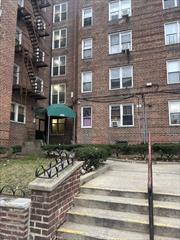 Discover a charming studio co-op at 2215 Cruger Avenue in the Bronxwood neighborhood of the Bronx. This pre-war elevator building, constructed in 1952, offers residents a blend of classic architecture and modern conveniences. The studio boasts hardwood floors, providing a warm and inviting atmosphere. Residents benefit from instant hot water and cable readiness, ensuring comfort and connectivity. Nature enthusiasts will appreciate the proximity to the New York Botanical Garden, offering a serene escape from urban life. Additionally, the Bronx Zoo is nearby, providing educational and recreational opportunities. A variety of shopping centers, supermarkets, and dining options are within walking distance, catering to diverse tastes and needs.