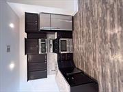 Luxury 2 bedroom 1.5 bathroom duplex, high ceilings, laundry in unit, near downtown Bay Shore and highways,