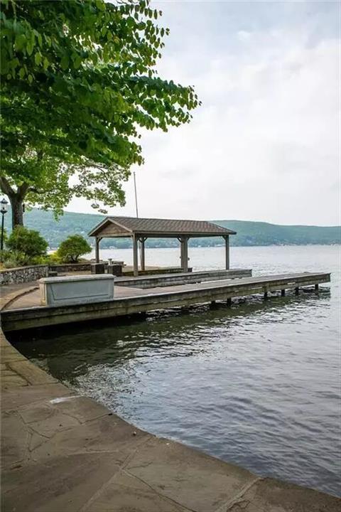 Dock