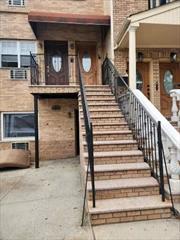 Apartment 3 bedrooms kitchen combined with dining room, access to backyard. Quiet Glendale location