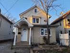 Colonial with 10 rooms 5 beds and 2 bath located in the Village of Hempstead. Hempstead schools. Close to shopping, schools and transportations.