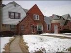 SELLER IS MOVING VERY MOTIVATED TO SELL CALL FOR APPT .