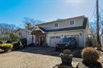 Beautiful Home in Mint Cond. Close to All Shopping And Transportation.