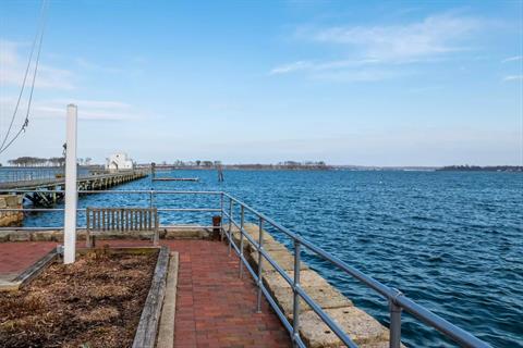 Dock