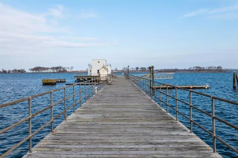 Dock