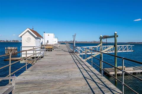 Dock