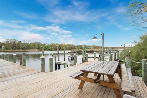 Dock