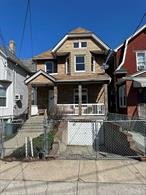 Great location, close to public transportation including J and A trains. Great schools nearby.