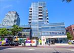 Flushing, good location close to supermarket at train station 3 Bedroom 2 Bath Luxury Condo in Downtown Flushing with 24 Hour Doorman Corner Unit with Private Balcony, Washer/ Dryer, Hardwood Floors Throughout 3 Blocks to LIRR and MTA 7 Subways, Parking Garage in Building, New bathroom. Above Bank of China with Direct in-Building entrance to the Mall most to see