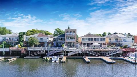 Dock