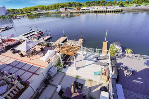 Dock