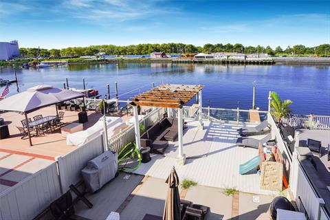 Dock