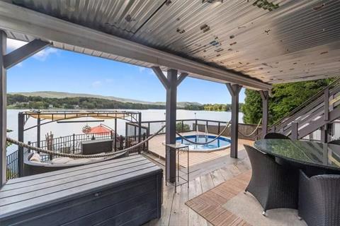 Deck