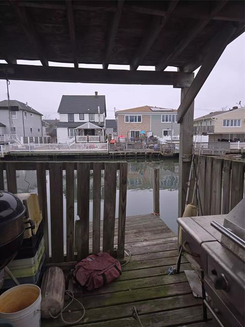 Dock